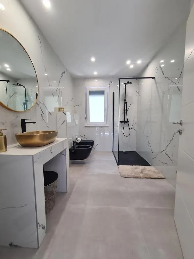 Apartment White & Black Pula Croatia