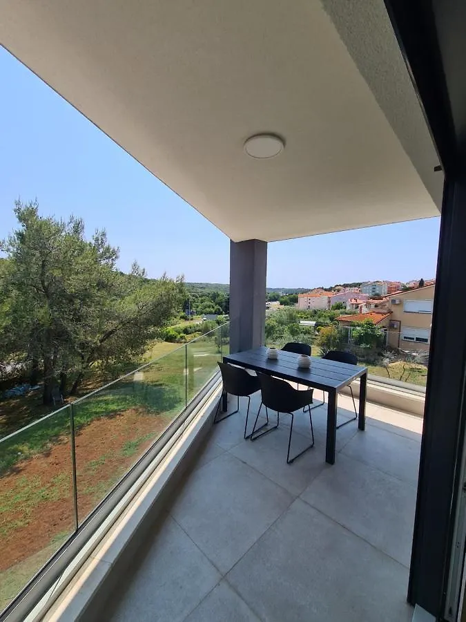 White & Black Pula Apartment