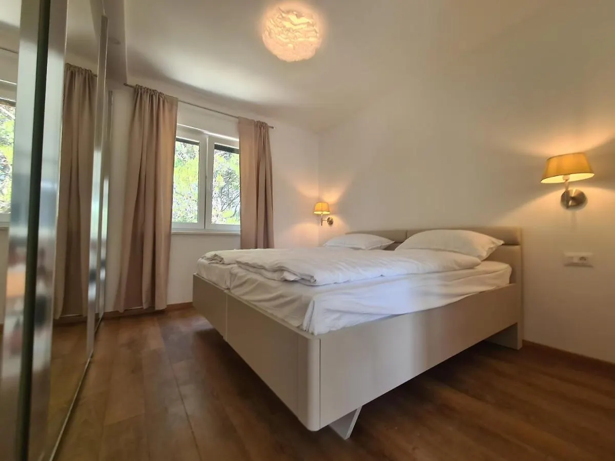 White & Black Pula Apartment